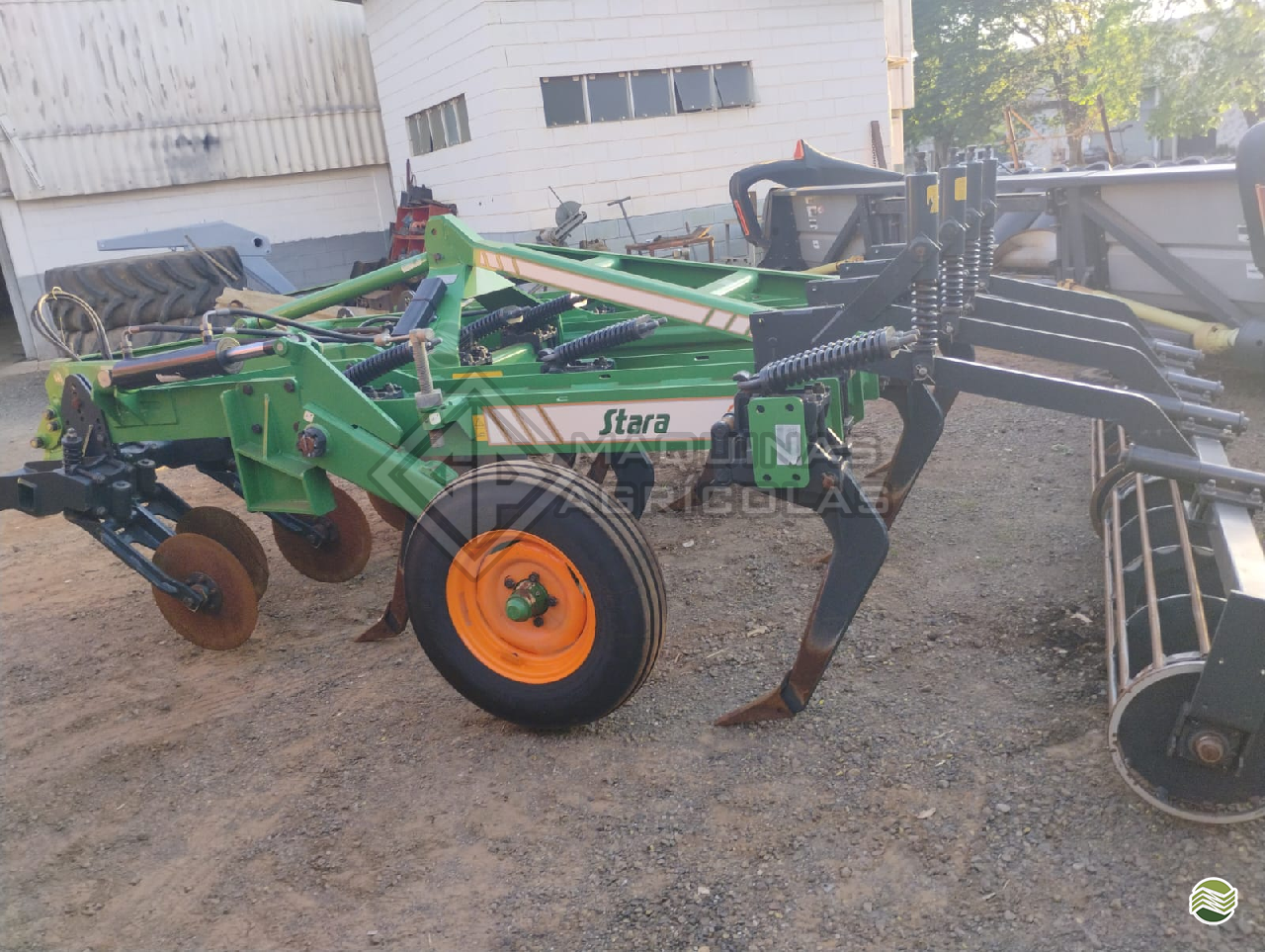 IMPLEMENTOS AGRICOLAS ESCARIFICADOR 9 HASTES DISCO CORTE  GP Máquinas Agrícolas MARINGA PARANÁ PR