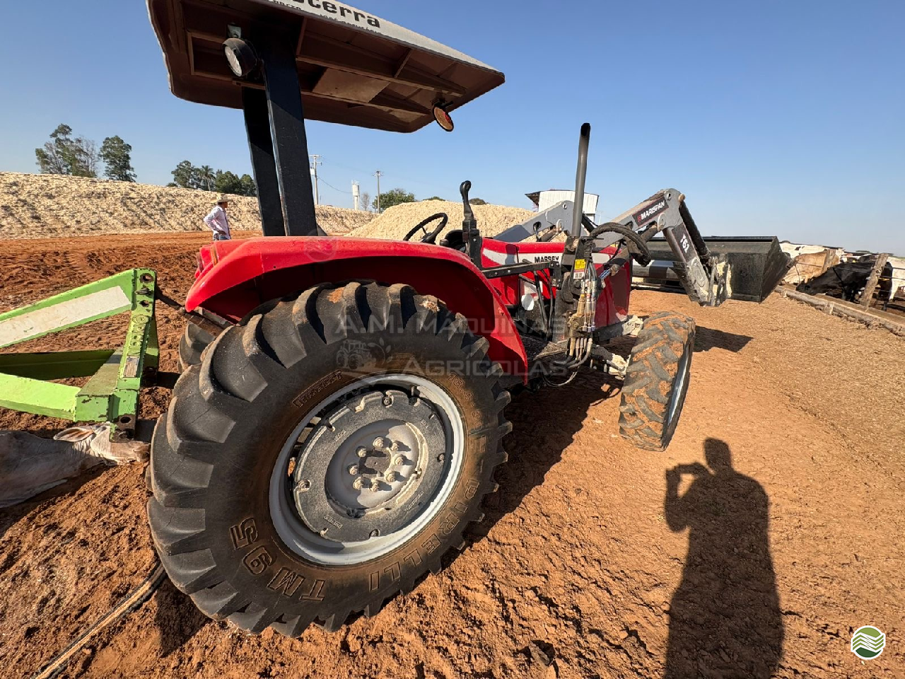 TRATOR MASSEY FERGUSON MF 4275 Tração 4x4 A.M. Máquinas Agrícolas   PONTA GROSSA PARANÁ PR