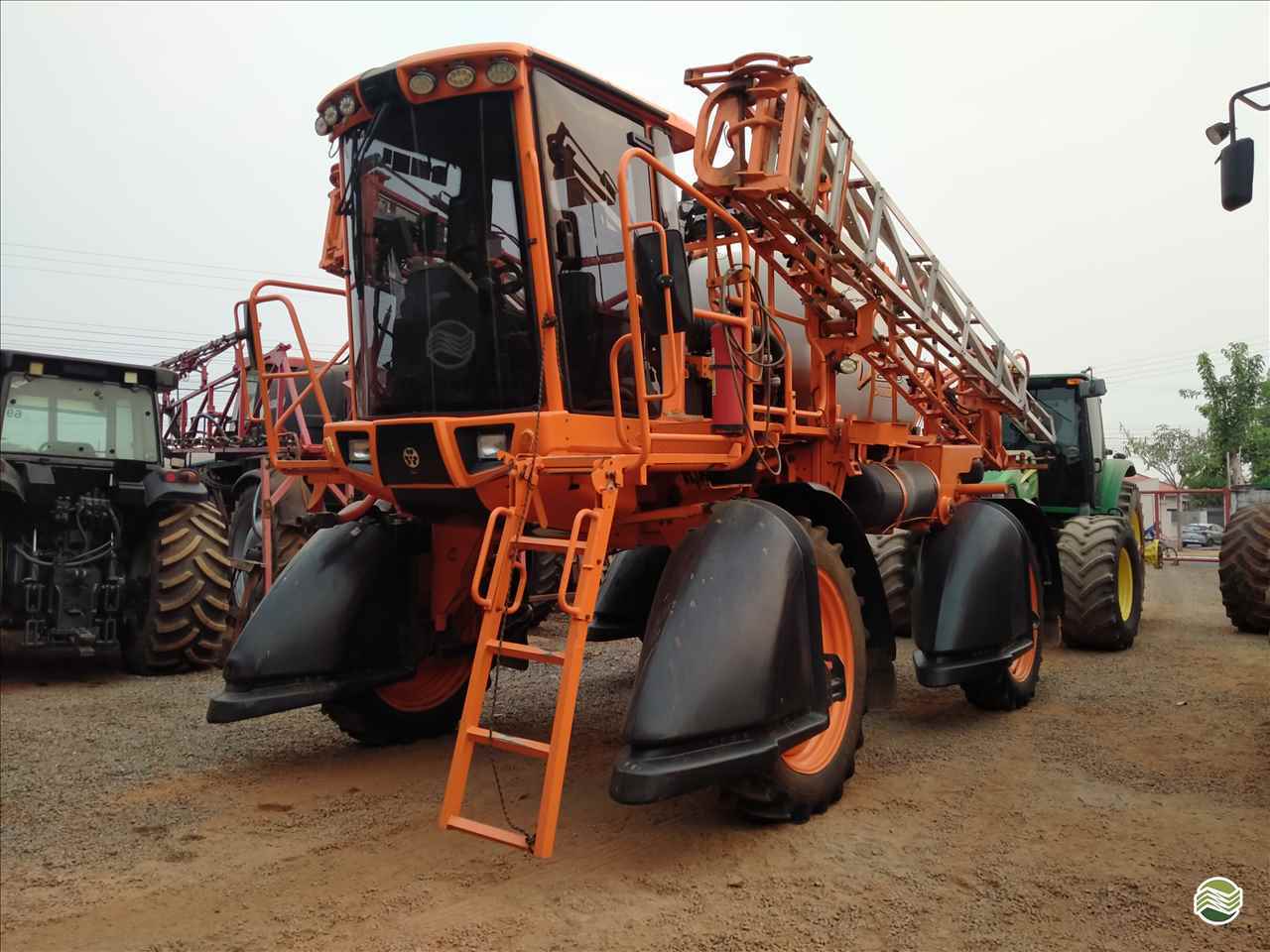 PULVERIZADOR JACTO UNIPORT 2500 STAR Tração 4x2 Gomagril Máquinas Agrícolas TANGARA DA SERRA MATO GROSSO MT