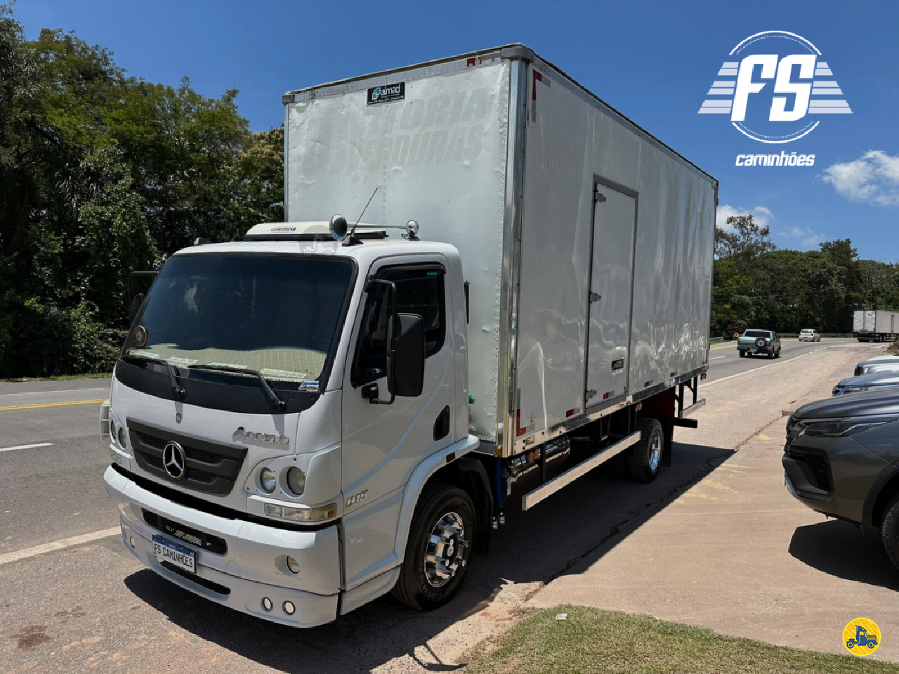 CAMINHAO MERCEDES-BENZ MB 815 Baú Furgão 3/4 4x2 FS Caminhões PIEDADE SÃO PAULO SP