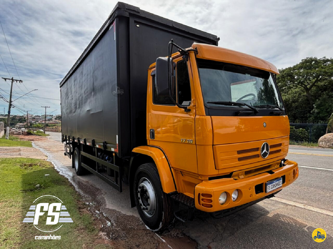 CAMINHAO MERCEDES-BENZ MB 1719 Baú Sider 3/4 4x2 FS Caminhões PIEDADE SÃO PAULO SP