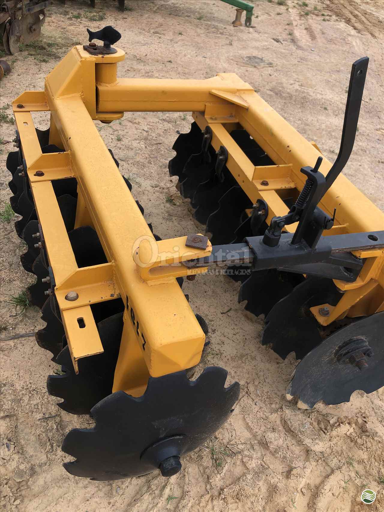 IMPLEMENTOS AGRICOLAS GRADE ARADORA ARADORA 16 DISCOS Oriental Máquinas PARANATINGA MATO GROSSO MT