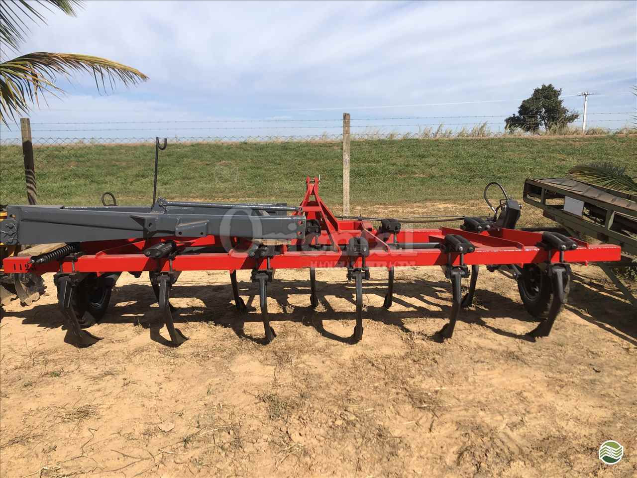 IMPLEMENTOS AGRICOLAS SUBSOLADOR 11 HASTES Oriental Máquinas PARANATINGA MATO GROSSO MT