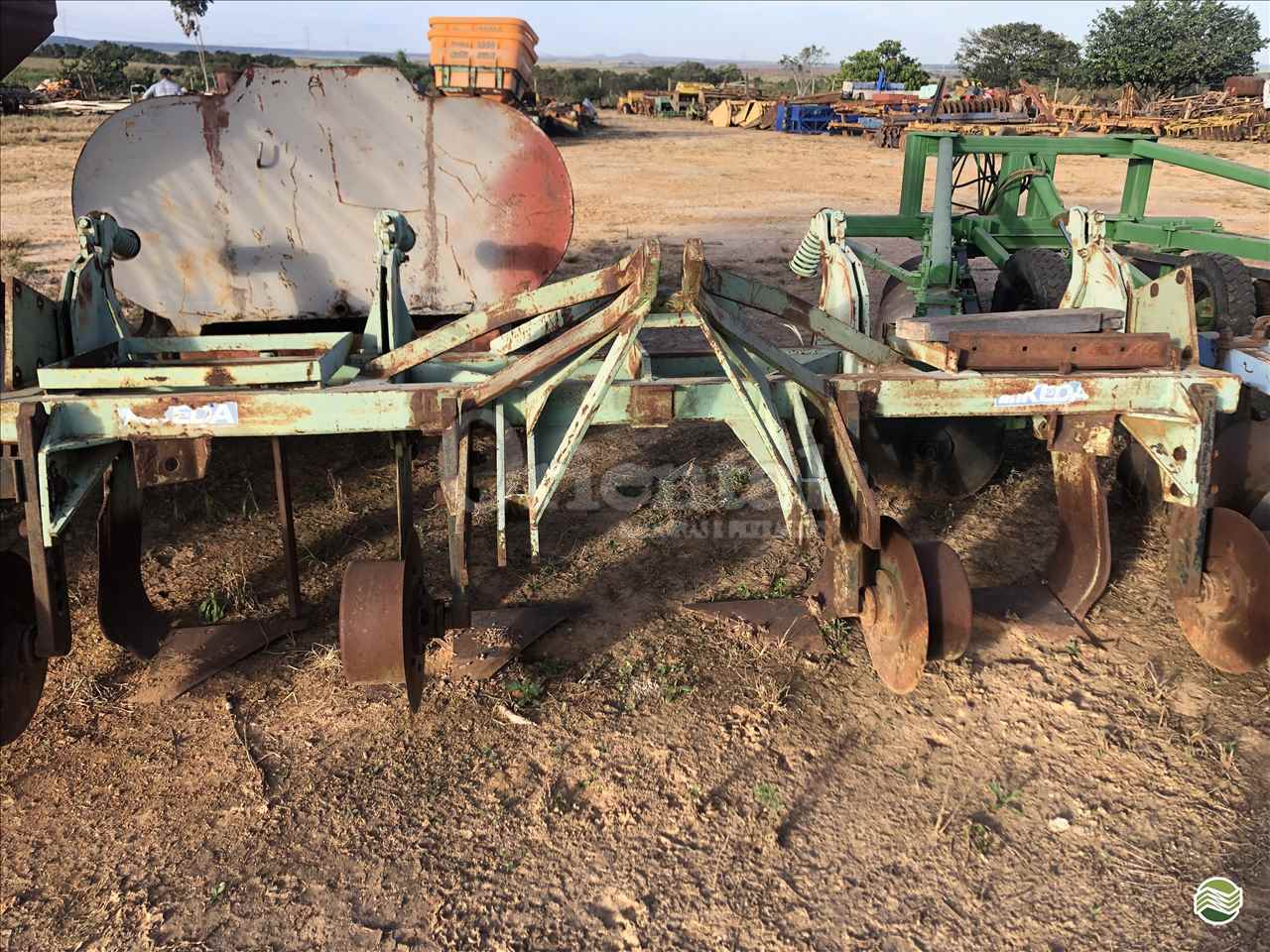 IMPLEMENTOS AGRICOLAS SUBSOLADOR 4 HASTES Oriental Máquinas PARANATINGA MATO GROSSO MT