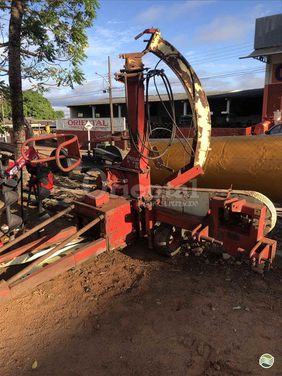 IMPLEMENTOS AGRICOLAS ENSILADEIRA COLHEDORA DE CAPIM Oriental Máquinas PARANATINGA MATO GROSSO MT