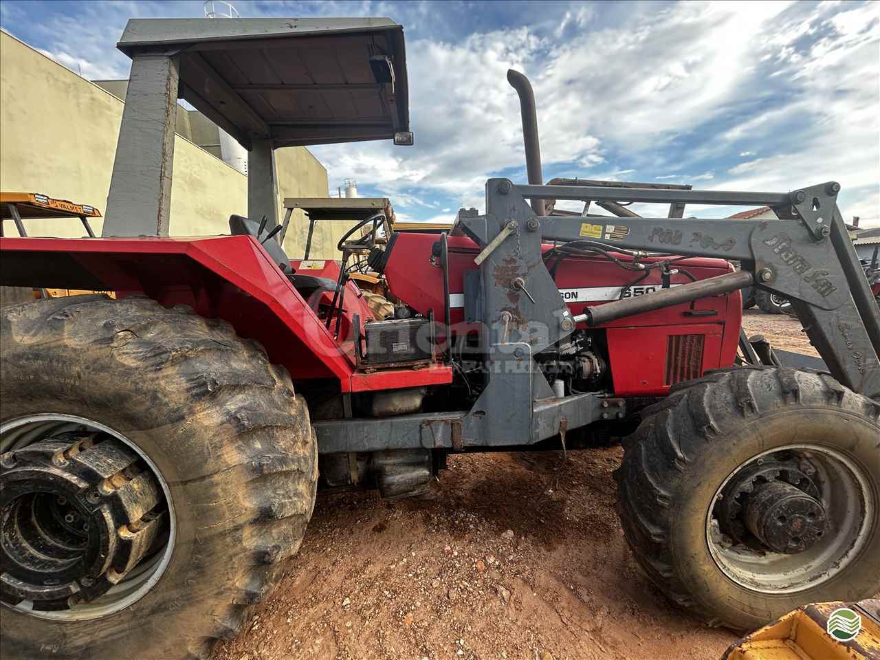 TRATOR MASSEY FERGUSON MF 650 Tração 4x4 Oriental Máquinas PARANATINGA MATO GROSSO MT
