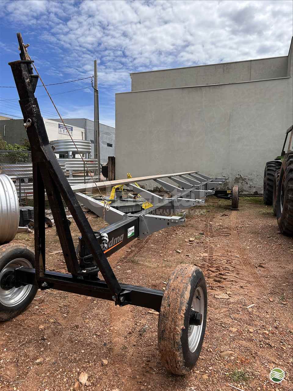 IMPLEMENTOS AGRICOLAS CARRETA TRANSPORTE PLATAFORMA DE TRANSPORTE Oriental Máquinas PARANATINGA MATO GROSSO MT