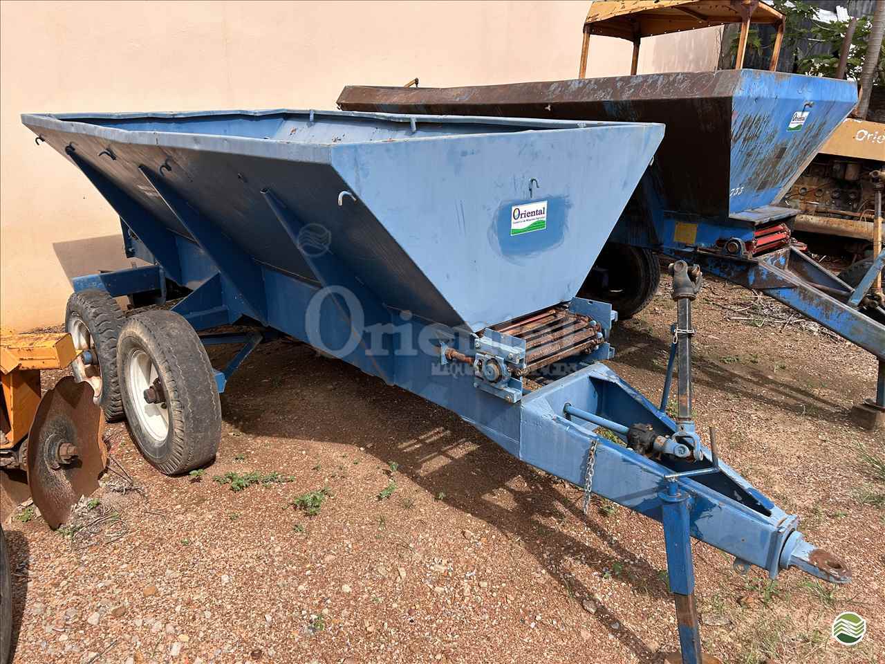 IMPLEMENTOS AGRICOLAS DISTRIBUIDOR CALCÁRIO 5000 Kg Oriental Máquinas PARANATINGA MATO GROSSO MT
