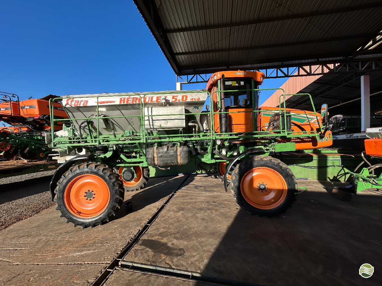 DISTRIBUIDOR AUTOPROPELIDO STARA HERCULES 5.0 Tração 4x4 D.Agro GUAIRA SÃO PAULO SP