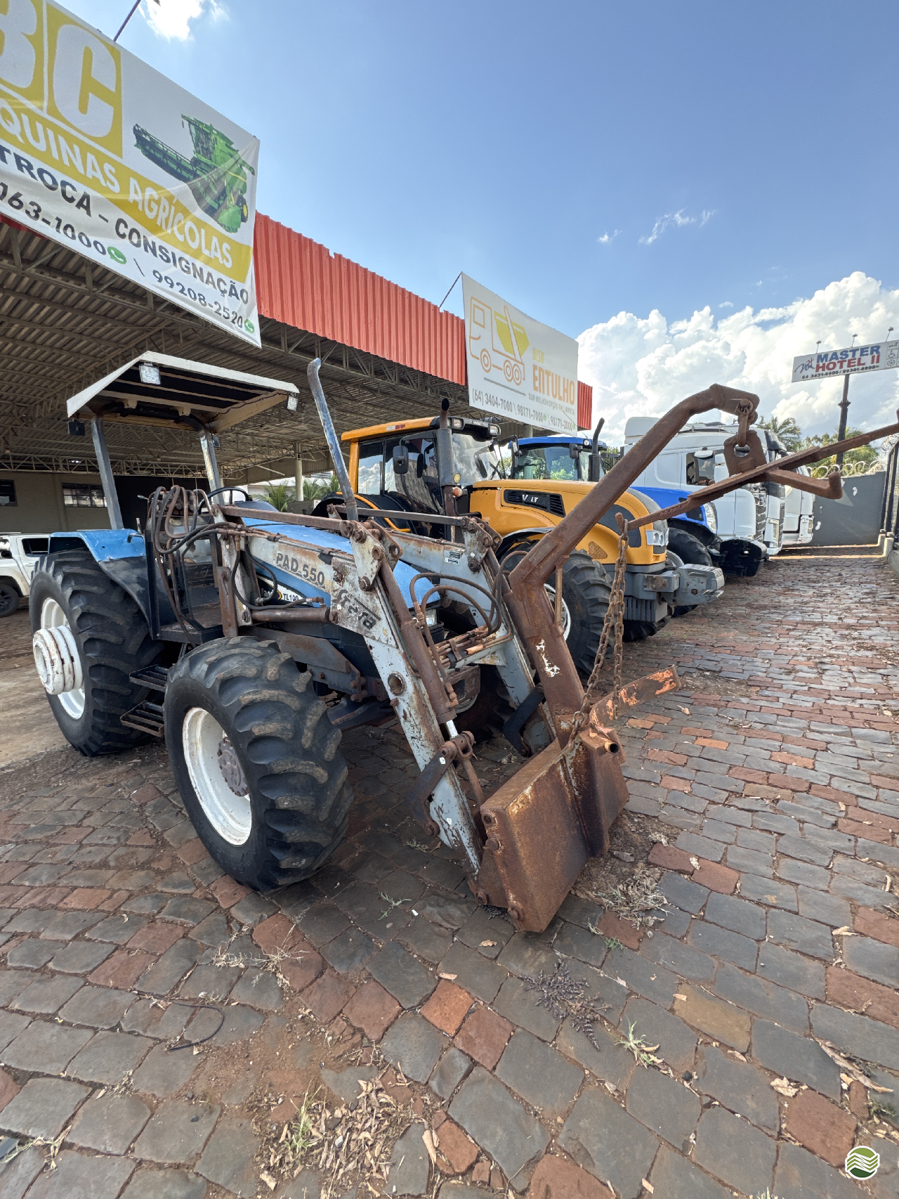 TRATOR NEW HOLLAND NEW TL 100 Tração 4x4 ABC Caminhões e Máquinas Agrícolas  ITUMBIARA GOIAS GO