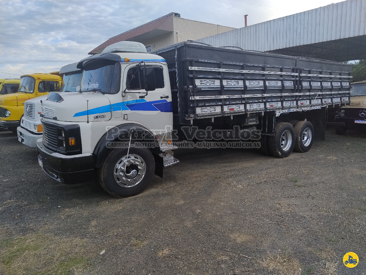 CAMINHAO MERCEDES-BENZ MB 1318 Carga Seca Truck 6x2 Patrzyk Caminhões IRATI PARANÁ PR