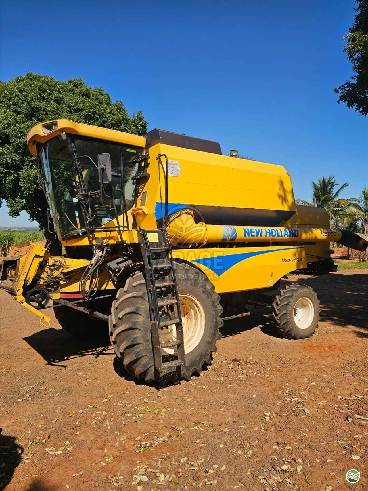 COLHEITADEIRA NEW HOLLAND TC 5090 Garage Colheitadeiras  ARAGUARI MINAS GERAIS MG