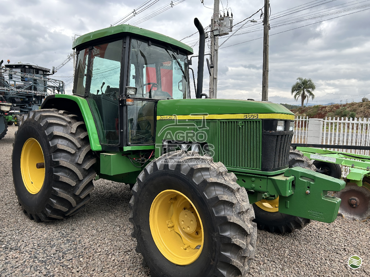 TRATOR JOHN DEERE JOHN DEERE 6605 Tração 4x4 Agro Texas Máquinas Agrícolas VITORINO PARANÁ PR