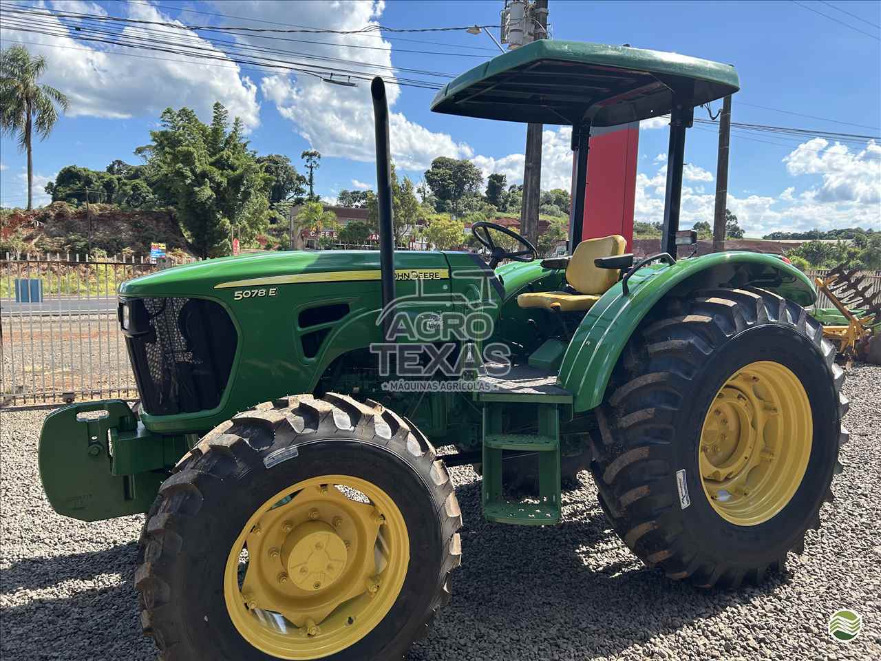 TRATOR JOHN DEERE JOHN DEERE 5078E Tração 4x4 Agro Texas Máquinas Agrícolas VITORINO PARANÁ PR