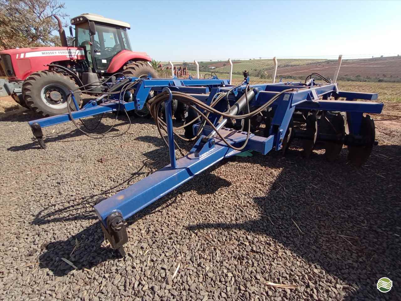 IMPLEMENTOS AGRICOLAS GRADE ARADORA ARADORA 18 DISCOS Gomes e Gouveia Máquinas CENTRALINA MINAS GERAIS MG