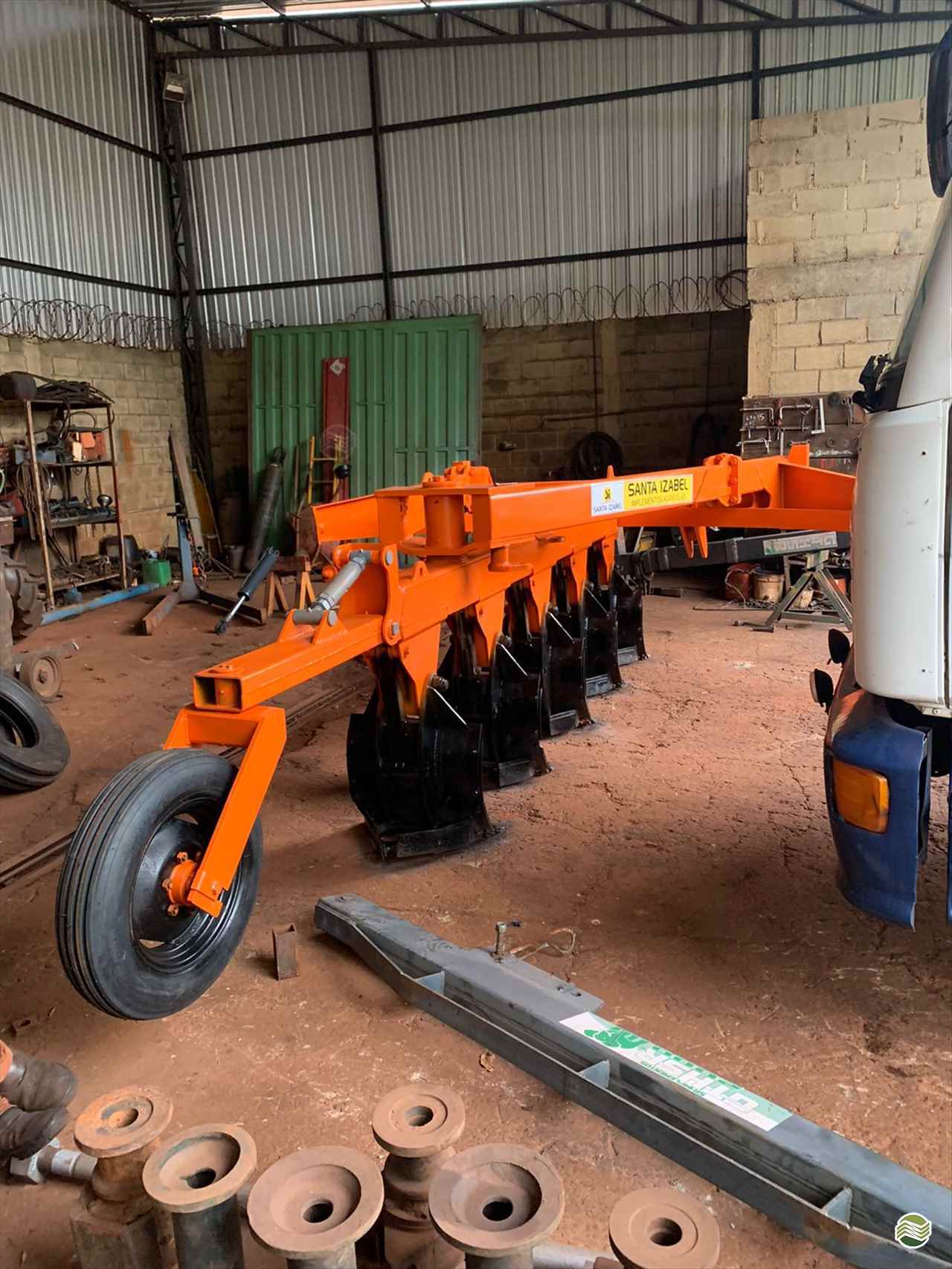 IMPLEMENTOS AGRICOLAS ARADO 5 DISCOS REVERSÍVEL Gomes e Gouveia Máquinas CENTRALINA MINAS GERAIS MG