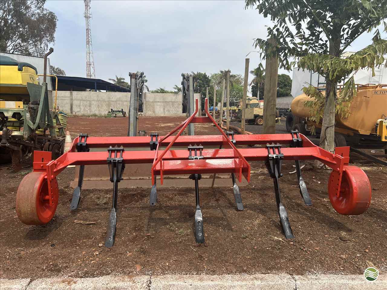 IMPLEMENTOS AGRICOLAS SUBSOLADOR 7 HASTES Gomes e Gouveia Máquinas CENTRALINA MINAS GERAIS MG