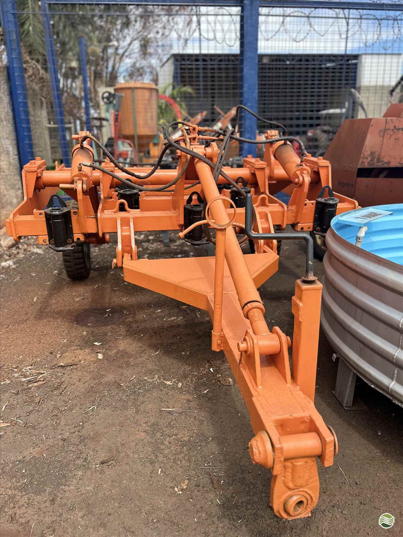 IMPLEMENTOS AGRICOLAS SUBSOLADOR 5 HASTES Gomes e Gouveia Máquinas CENTRALINA MINAS GERAIS MG