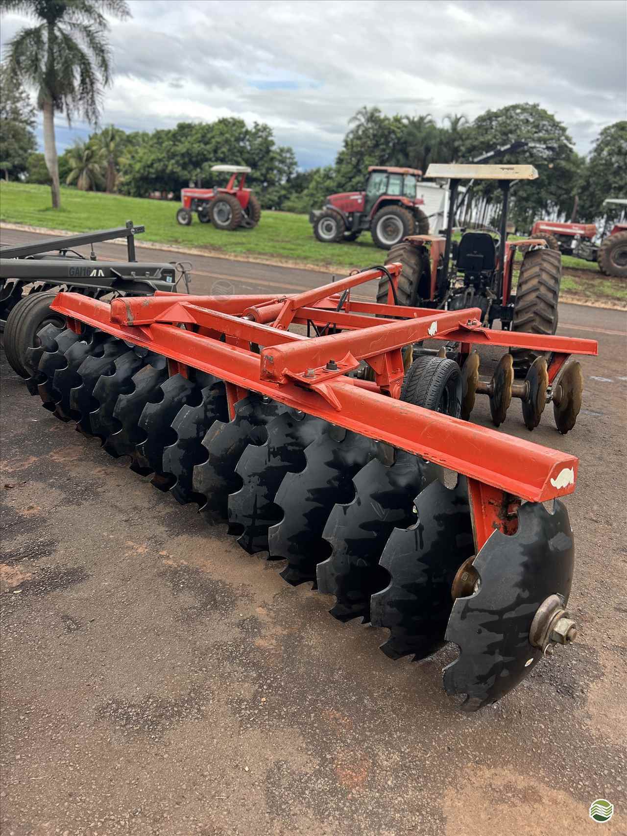 IMPLEMENTOS AGRICOLAS GRADE INTERMEDIÁRIA INTERMEDIÁRIA 28 DISCOS Gomes e Gouveia Máquinas CENTRALINA MINAS GERAIS MG