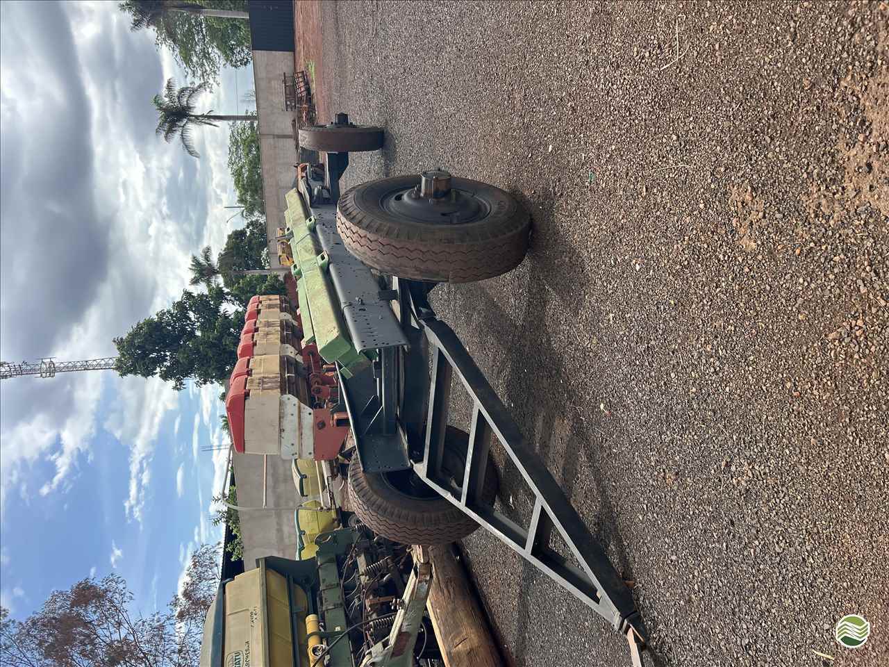 IMPLEMENTOS AGRICOLAS CARRETA AGRÍCOLA CARRETA CHASSI Gomes e Gouveia Máquinas CENTRALINA MINAS GERAIS MG