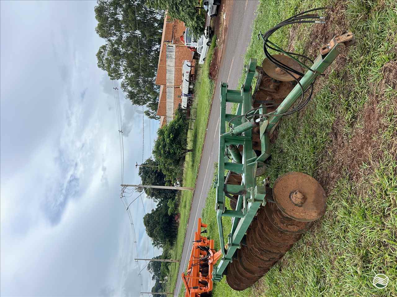 IMPLEMENTOS AGRICOLAS TERRACEADOR 22 DISCOS Gomes e Gouveia Máquinas CENTRALINA MINAS GERAIS MG