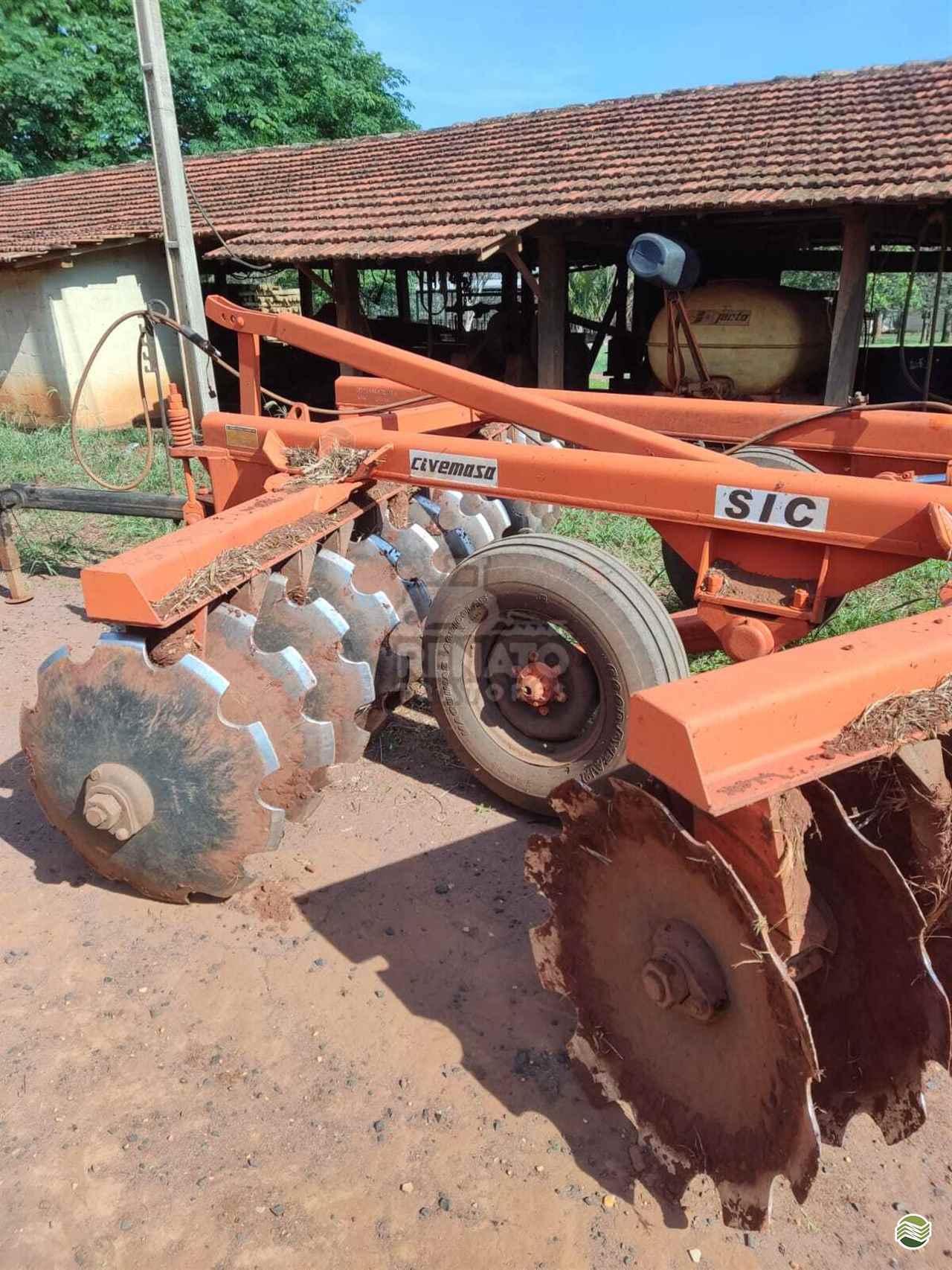 IMPLEMENTOS AGRICOLAS GRADE INTERMEDIÁRIA INTERMEDIÁRIA 28 DISCOS Renato Tratores SERTAOZINHO SÃO PAULO SP