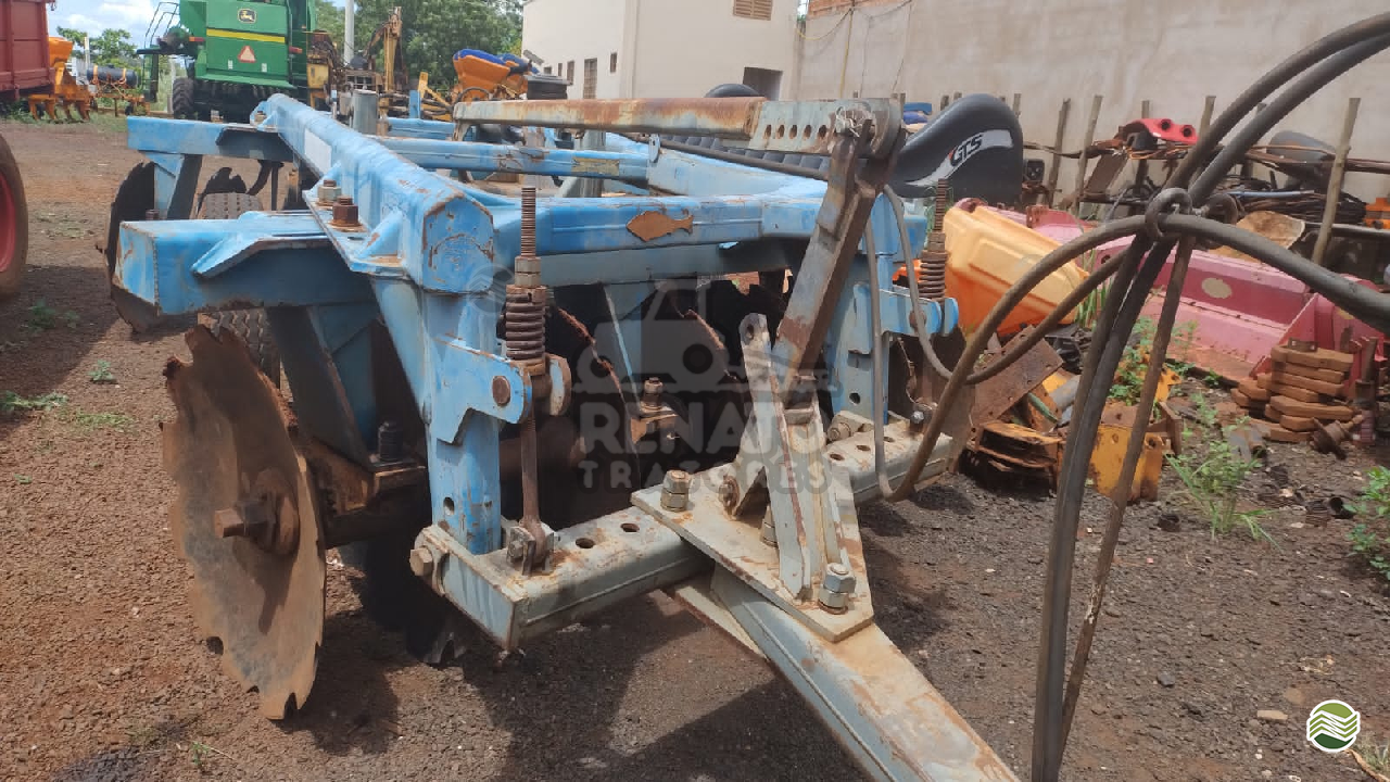 IMPLEMENTOS AGRICOLAS GRADE ARADORA ARADORA 14 DISCOS Renato Tratores SERTAOZINHO SÃO PAULO SP