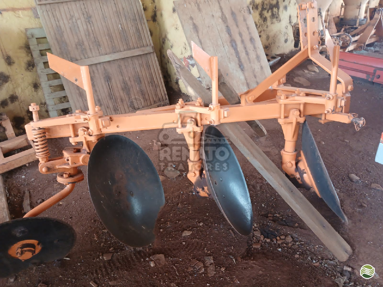 IMPLEMENTOS AGRICOLAS ARADO 3 DISCOS FIXO Renato Tratores SERTAOZINHO SÃO PAULO SP