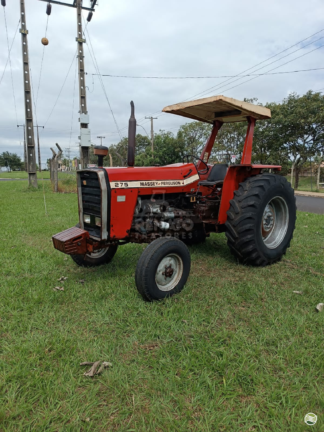TRATOR MASSEY FERGUSON MF 275 Tração 4x2 Renato Tratores SERTAOZINHO SÃO PAULO SP