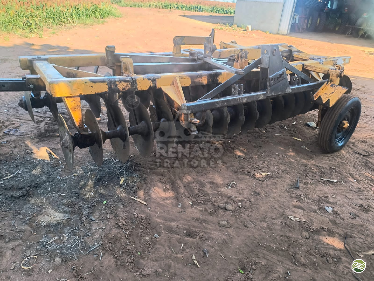 IMPLEMENTOS AGRICOLAS GRADE NIVELADORA NIVELADORA 40 DISCOS Renato Tratores SERTAOZINHO SÃO PAULO SP