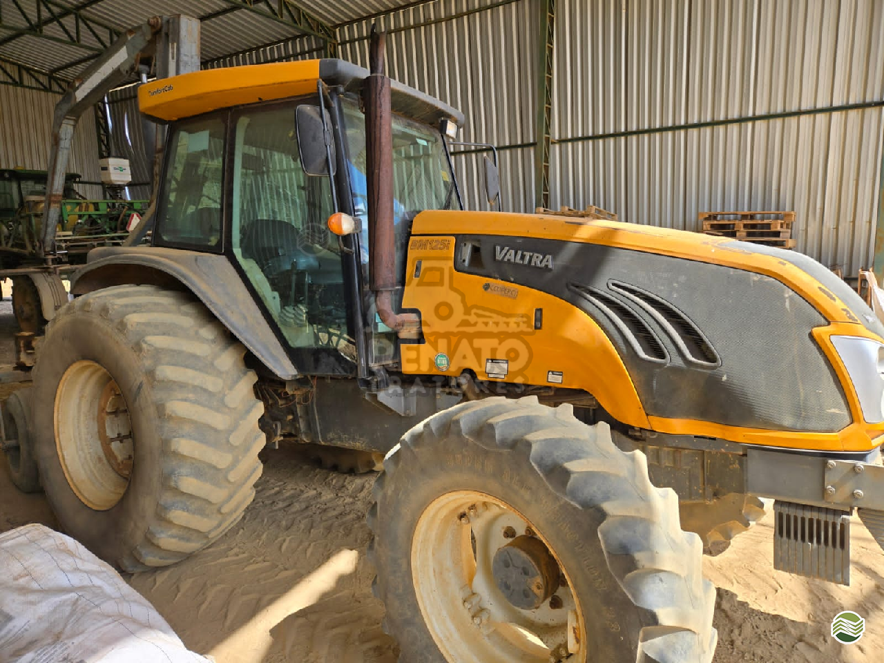 TRATOR VALTRA VALTRA BM 125 Tração 4x4 Renato Tratores SERTAOZINHO SÃO PAULO SP