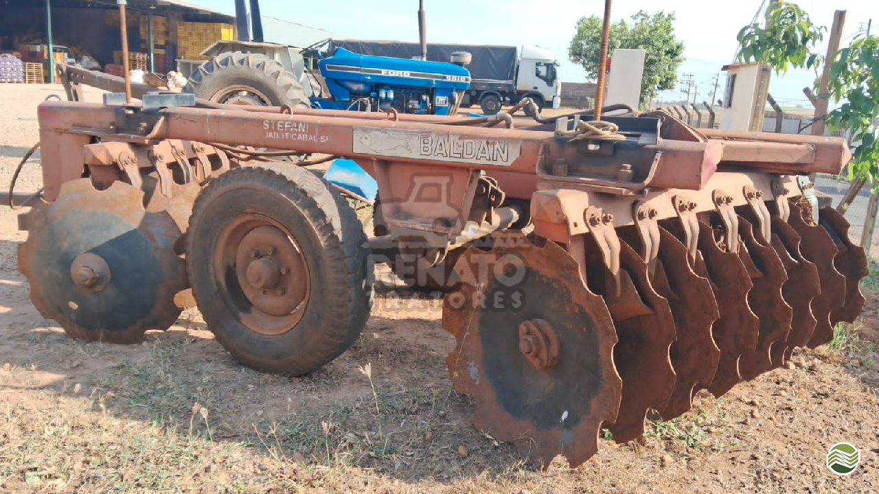 IMPLEMENTOS AGRICOLAS GRADE ARADORA ARADORA 16 DISCOS Renato Tratores SERTAOZINHO SÃO PAULO SP