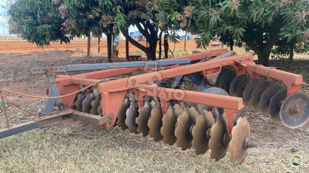 IMPLEMENTOS AGRICOLAS GRADE NIVELADORA NIVELADORA 36 DISCOS Renato Tratores SERTAOZINHO SÃO PAULO SP