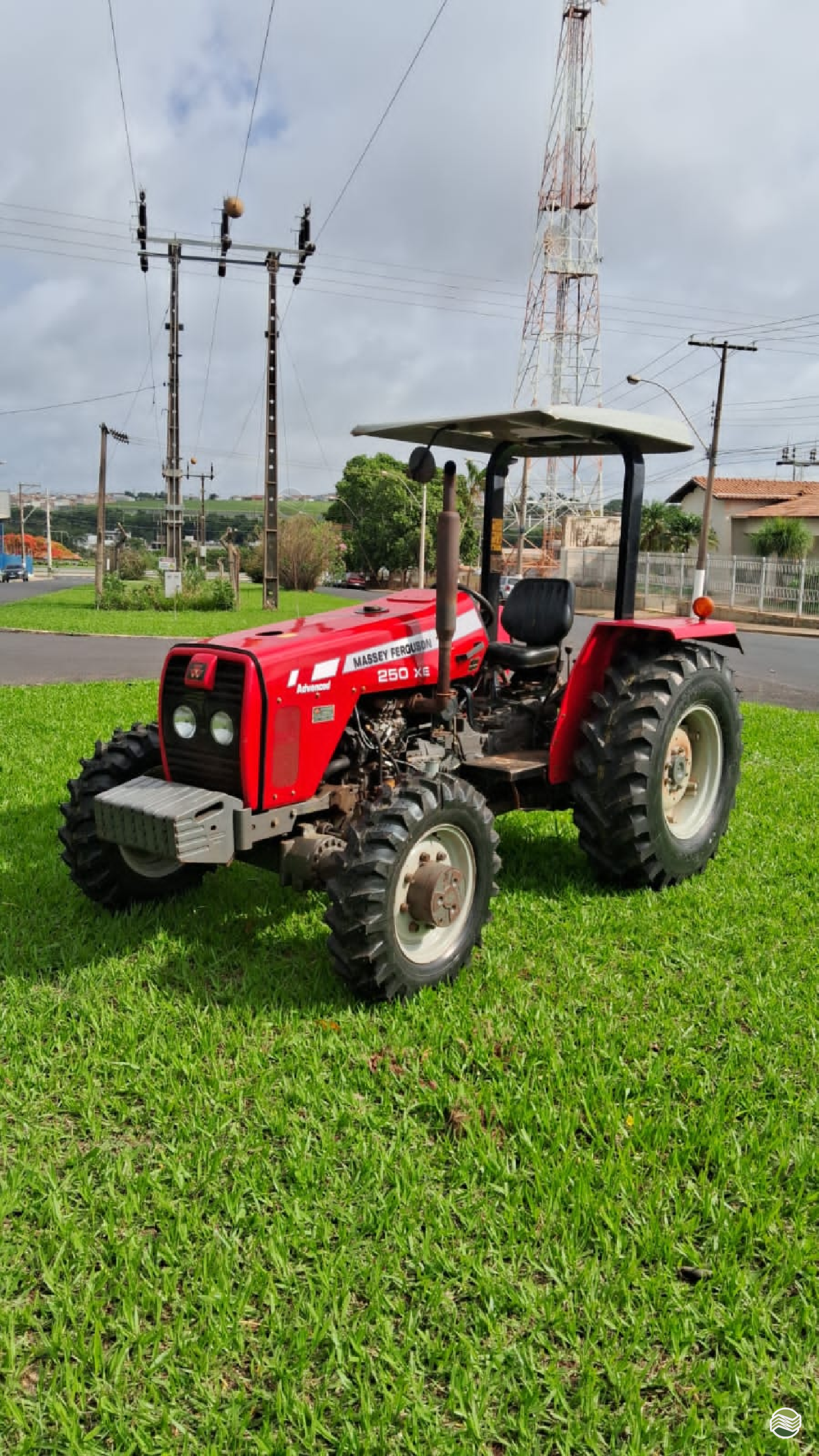TRATOR MASSEY FERGUSON MF 250 Tração 4x4 Renato Tratores SERTAOZINHO SÃO PAULO SP