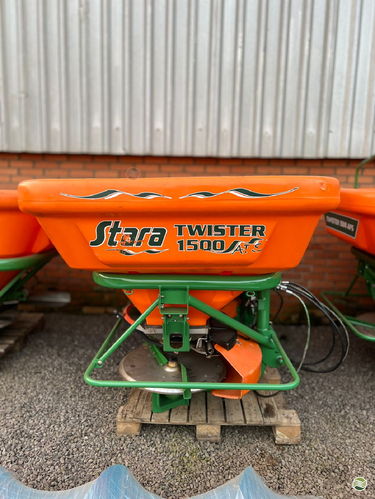 IMPLEMENTOS AGRICOLAS DISTRIBUIDOR TWISTER 1500 APS Atacado Agrisser VACARIA RIO GRANDE DO SUL RS