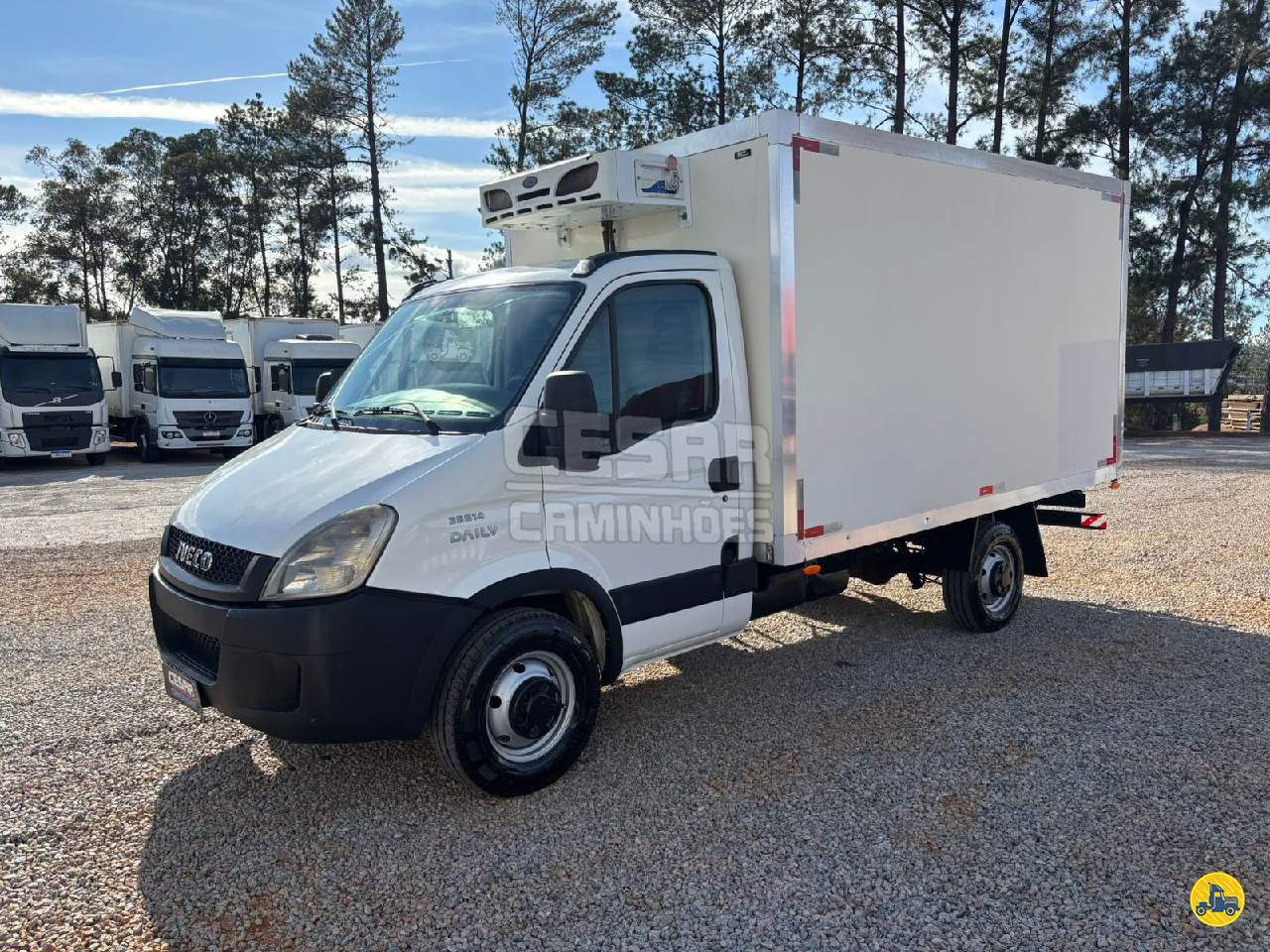 CAMINHAO IVECO DAILY 35s14 Baú Frigorífico 3/4 4x2 Cesar Caminhões SAO JOAO DA BOA VISTA SÃO PAULO SP