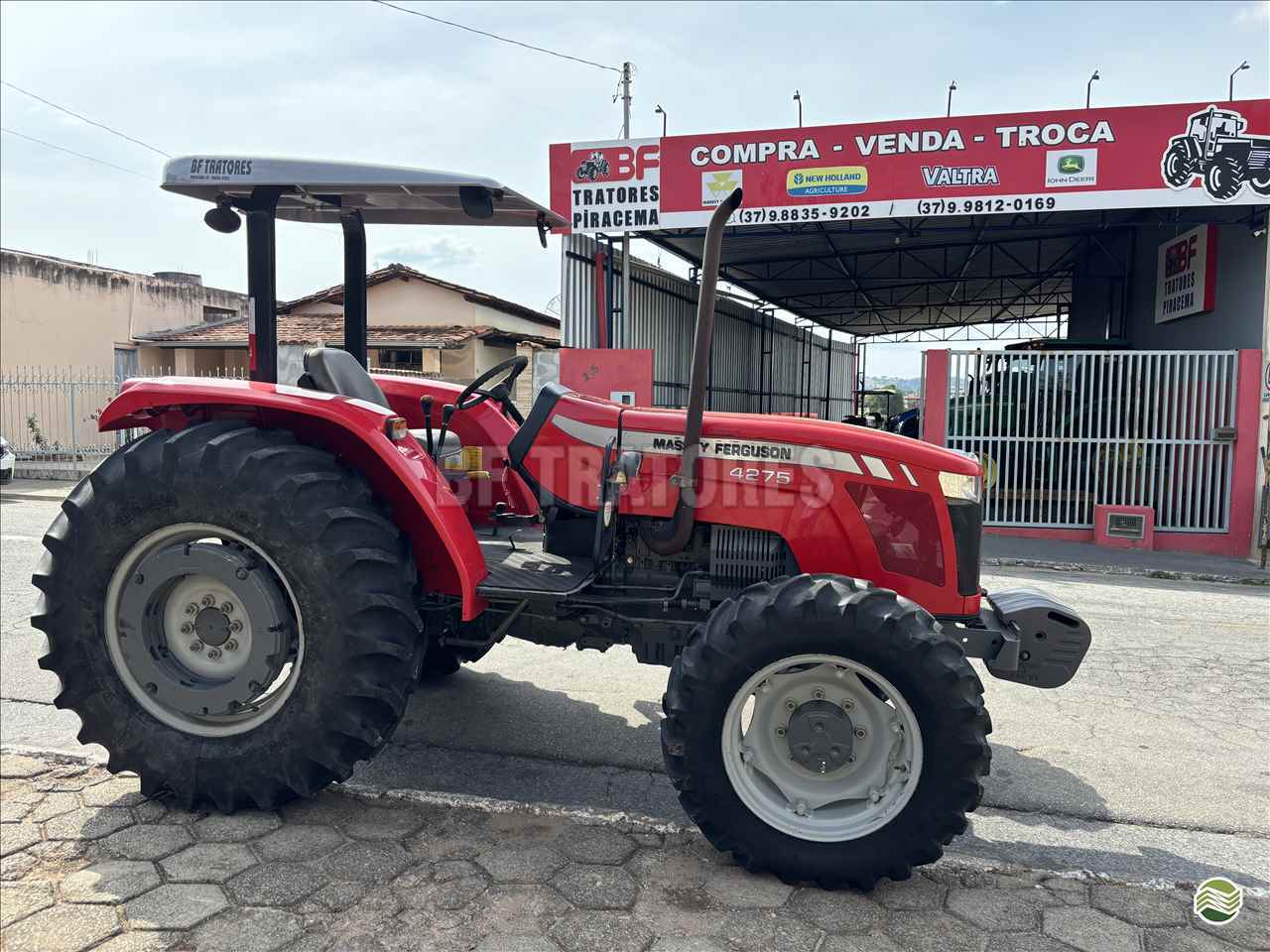 TRATOR MASSEY FERGUSON MF 4275 Tração 4x4 BF Tratores PIRACEMA MINAS GERAIS MG
