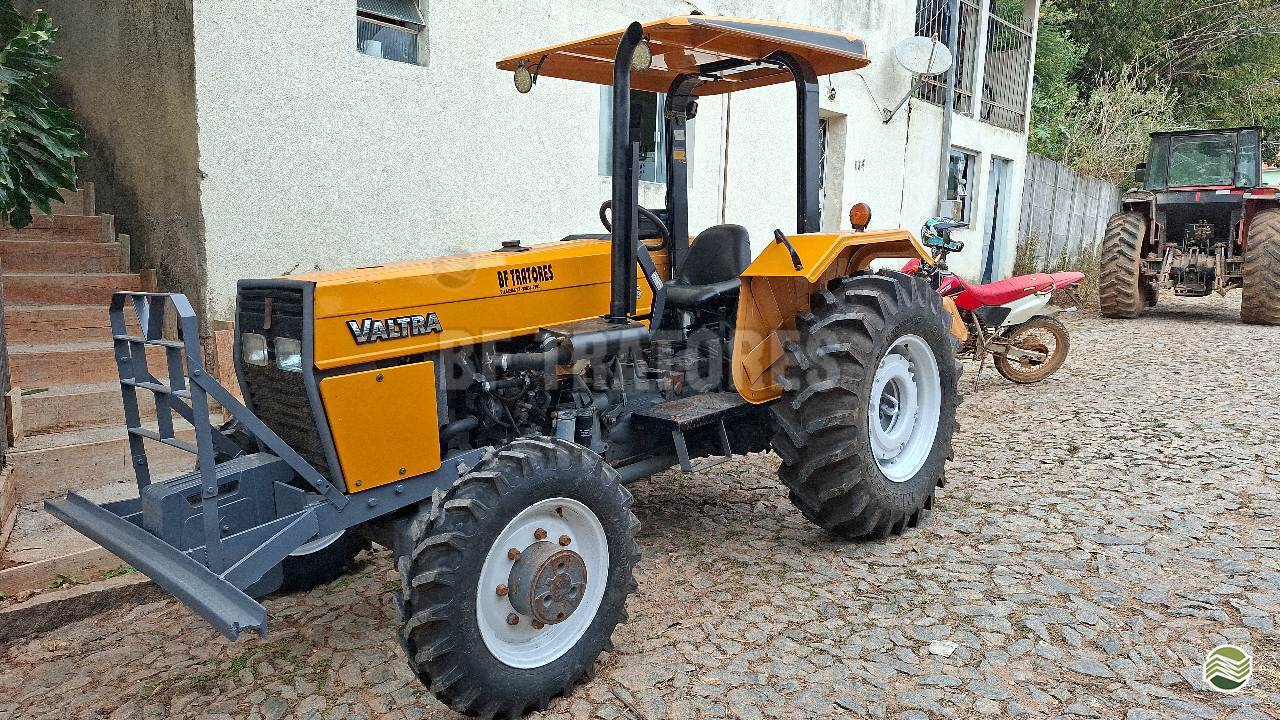 TRATOR VALTRA VALTRA 585 Tração 4x4 BF Tratores PIRACEMA MINAS GERAIS MG