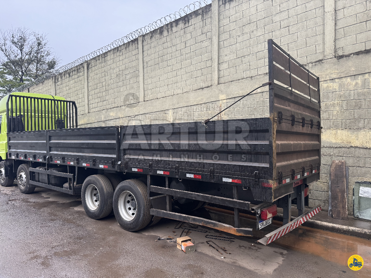 CARROCERIA SOBRE CHASSI  BITRUCK CARGA SECA Artur Caminhões DIVINOPOLIS MINAS GERAIS MG