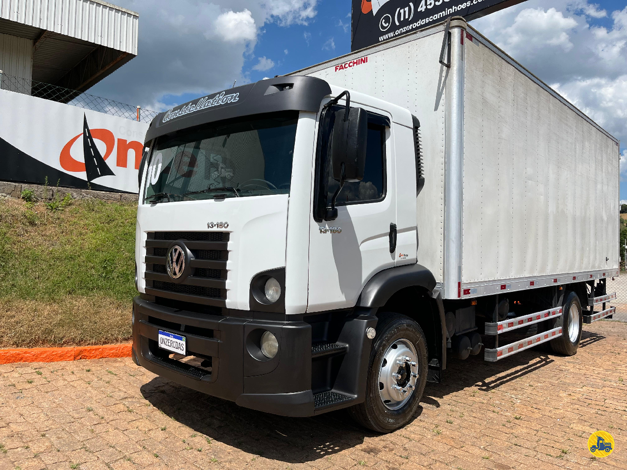 CAMINHAO VOLKSWAGEN VW 13180 Baú Furgão Toco 4x2 Onze Rodas Caminhões e Utilitários ITATIBA SÃO PAULO SP