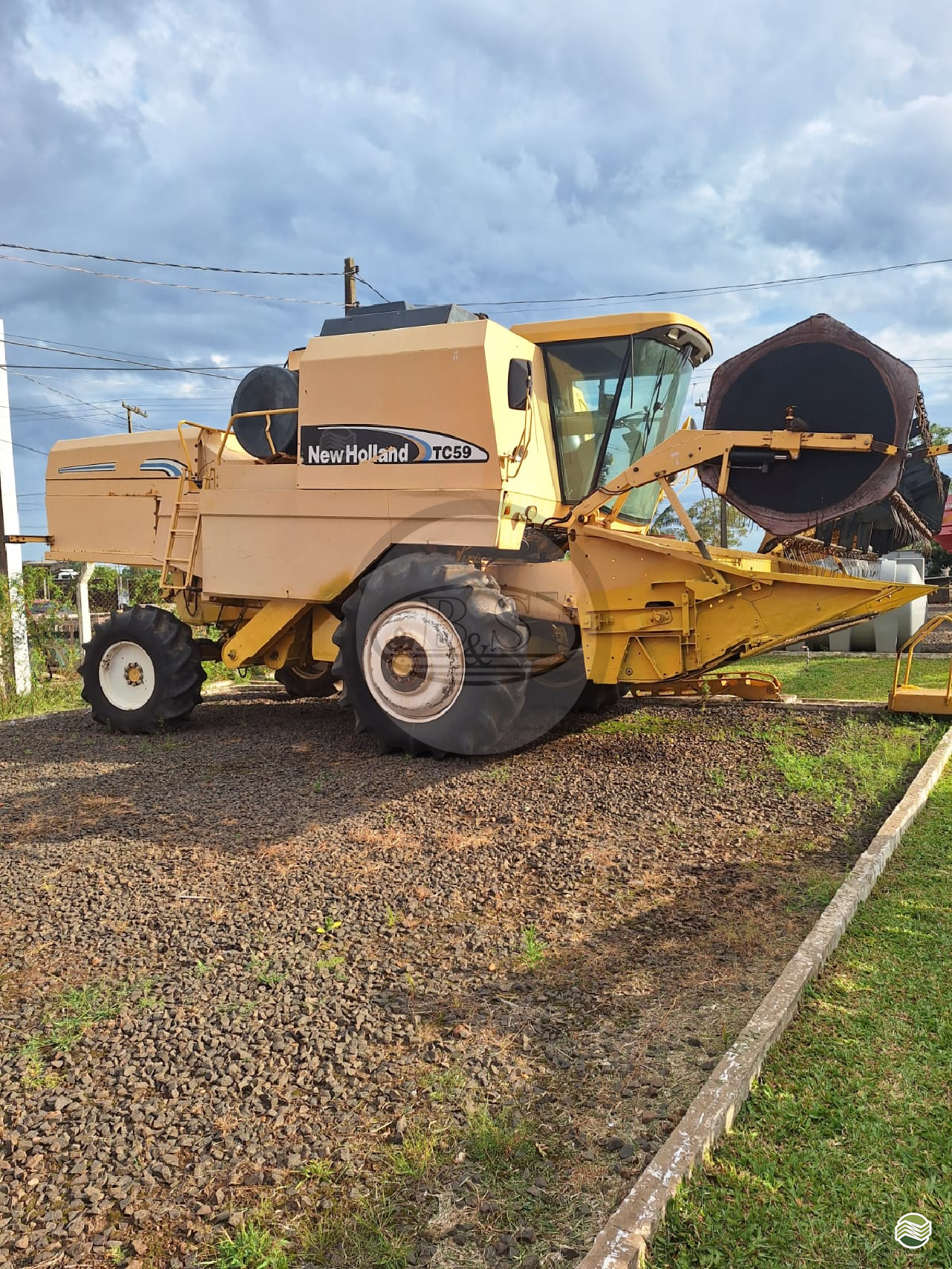COLHEITADEIRA NEW HOLLAND TC 59 Bortolin E Silva URUGUAIANA RIO GRANDE DO SUL RS
