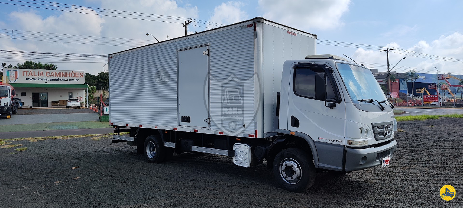 CAMINHAO MERCEDES-BENZ MB 1016 Baú Furgão 3/4 4x2 Itália Caminhões RIBEIRAO PRETO SÃO PAULO SP