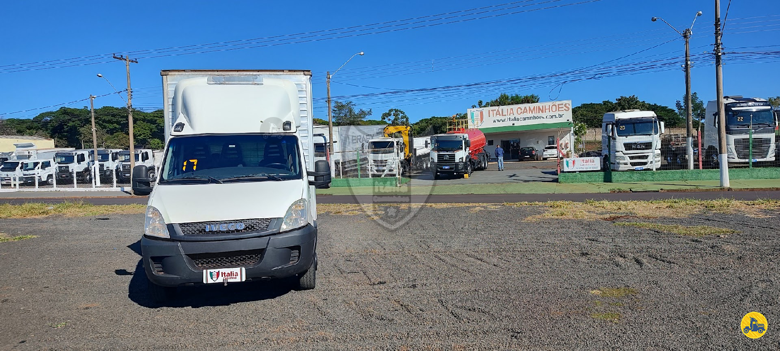 CAMINHAO IVECO DAILY 35s14 Baú Furgão 3/4 4x2 Itália Caminhões RIBEIRAO PRETO SÃO PAULO SP