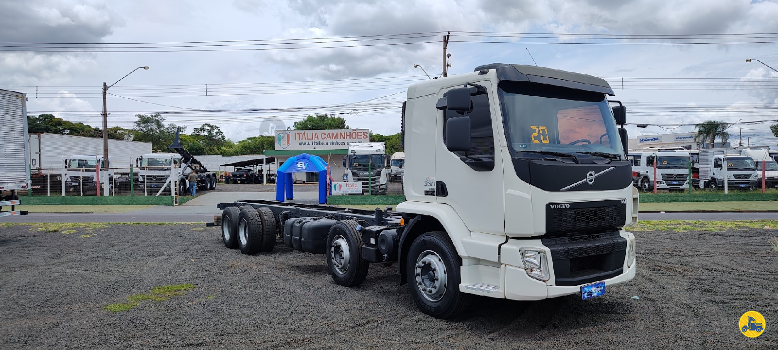 CAMINHAO VOLVO VOLVO VM 330 Chassis BiTruck 8x2 Itália Caminhões RIBEIRAO PRETO SÃO PAULO SP