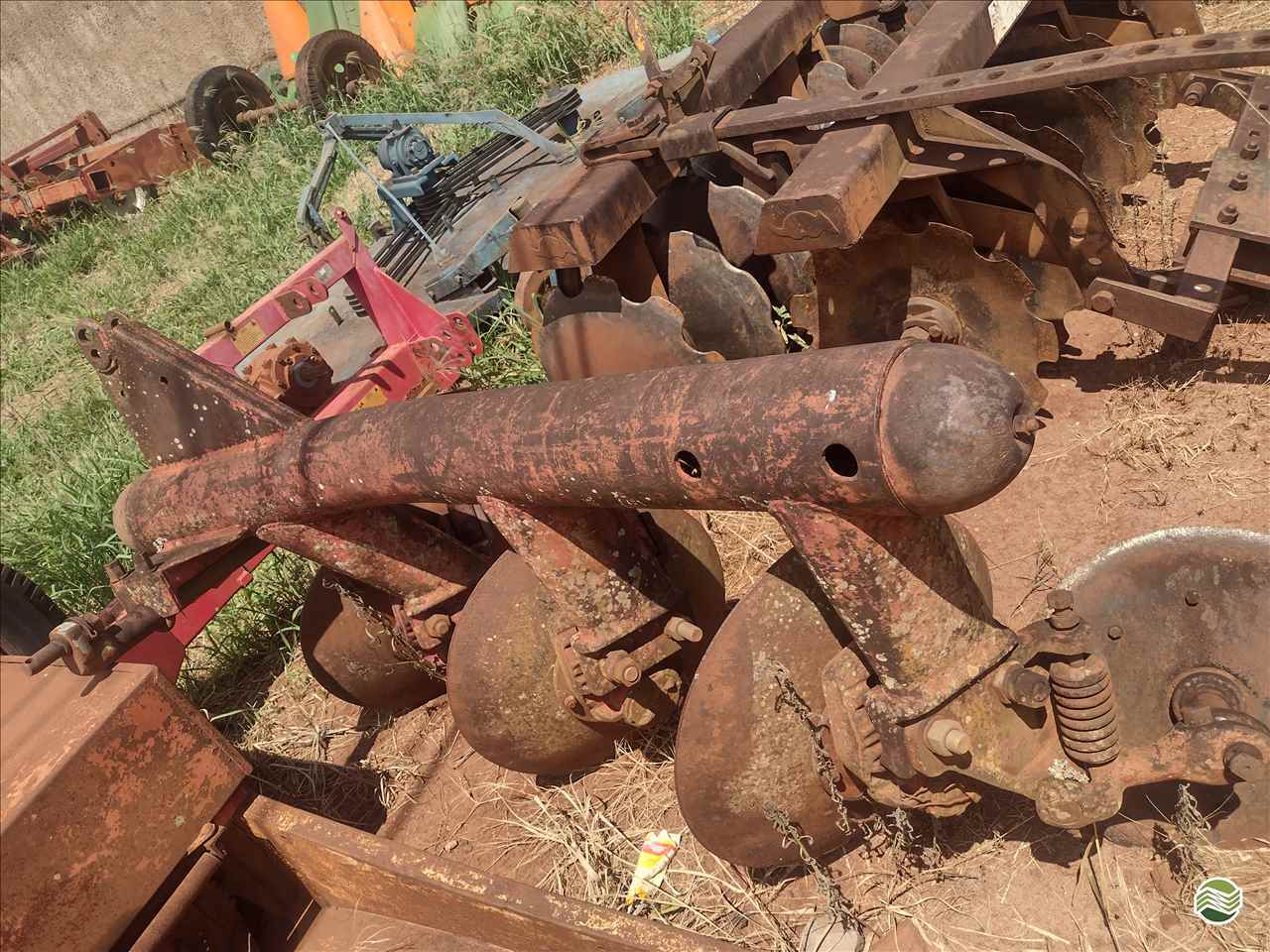 IMPLEMENTOS AGRICOLAS ARADO 3 DISCOS FIXO Precilo Máquinas PONTA PORA MATO GROSSO DO SUL MS