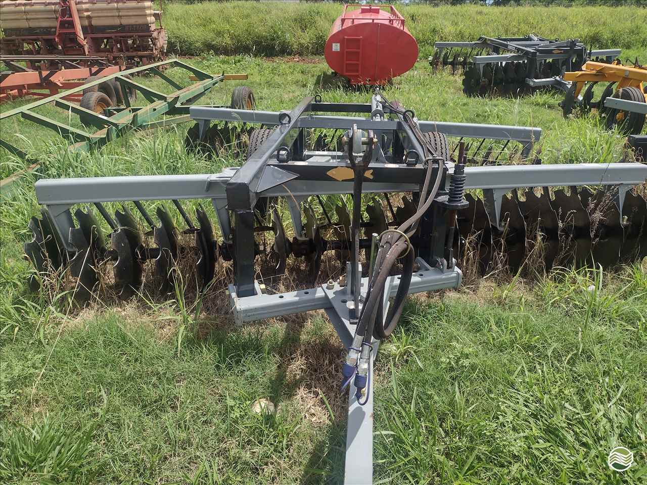 IMPLEMENTOS AGRICOLAS GRADE NIVELADORA NIVELADORA 36 DISCOS Precilo Máquinas PONTA PORA MATO GROSSO DO SUL MS