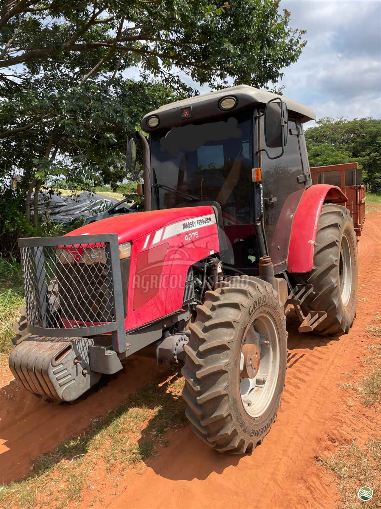 TRATOR MASSEY FERGUSON MF 4275 Tração 4x4 Agrícola Usadão TAQUARITUBA SÃO PAULO SP