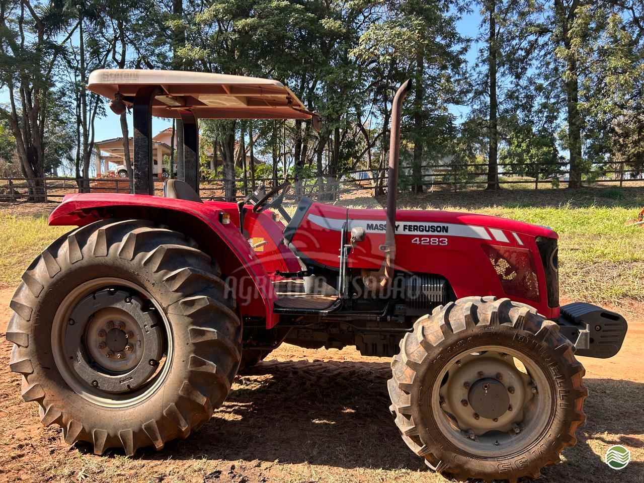 TRATOR MASSEY FERGUSON MF 4283 Tração 4x4 Agrícola Usadão TAQUARITUBA SÃO PAULO SP