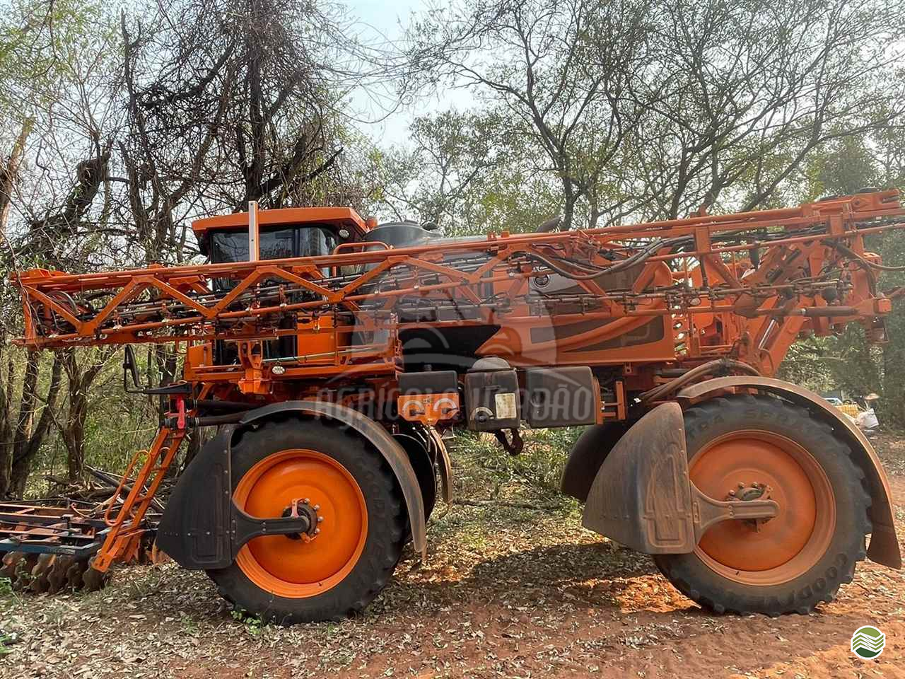PULVERIZADOR JACTO UNIPORT 3030 Tração 4x4 Agrícola Usadão TAQUARITUBA SÃO PAULO SP