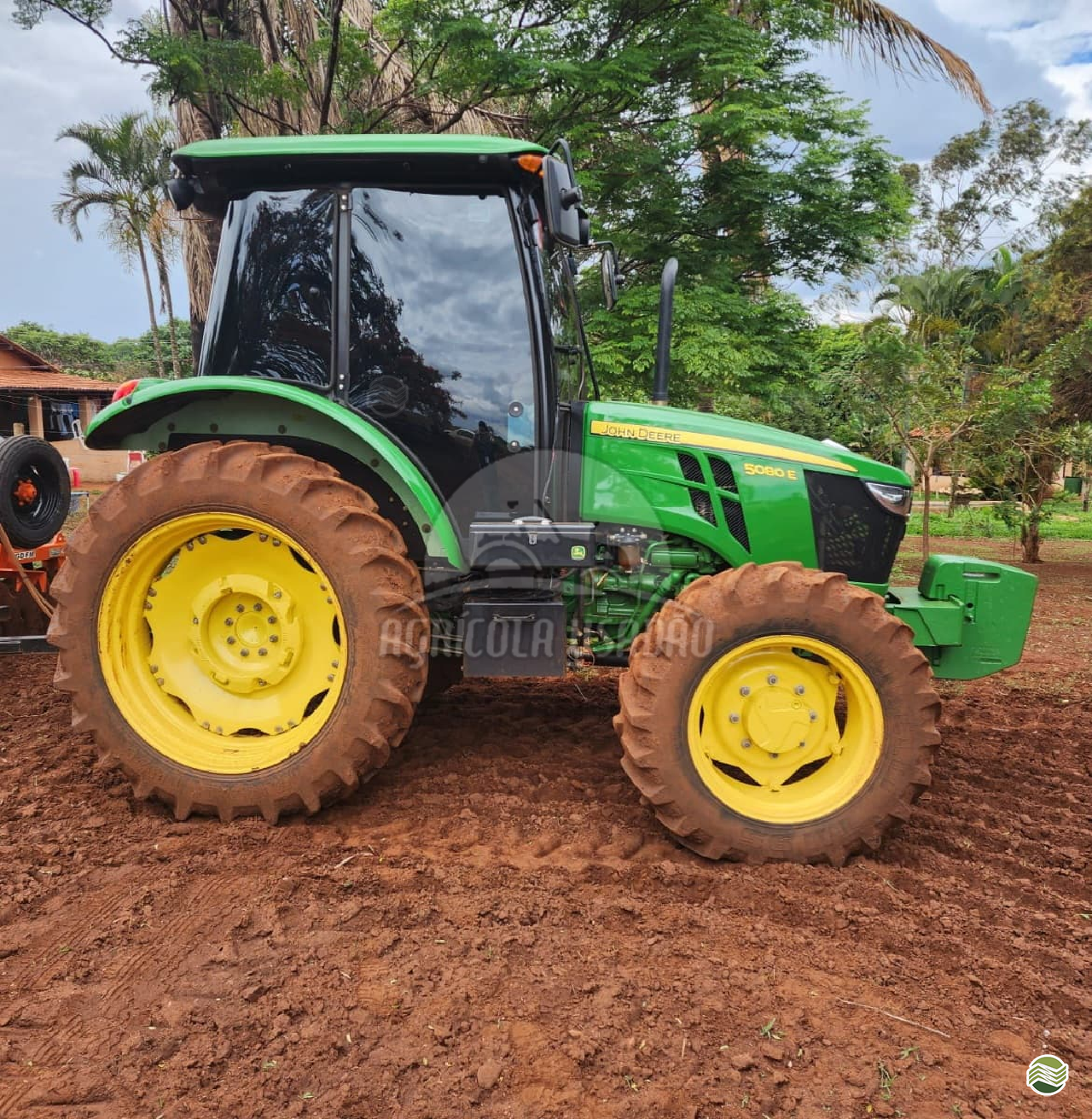 TRATOR JOHN DEERE JOHN DEERE 5080E Tração 4x4 Agrícola Usadão TAQUARITUBA SÃO PAULO SP